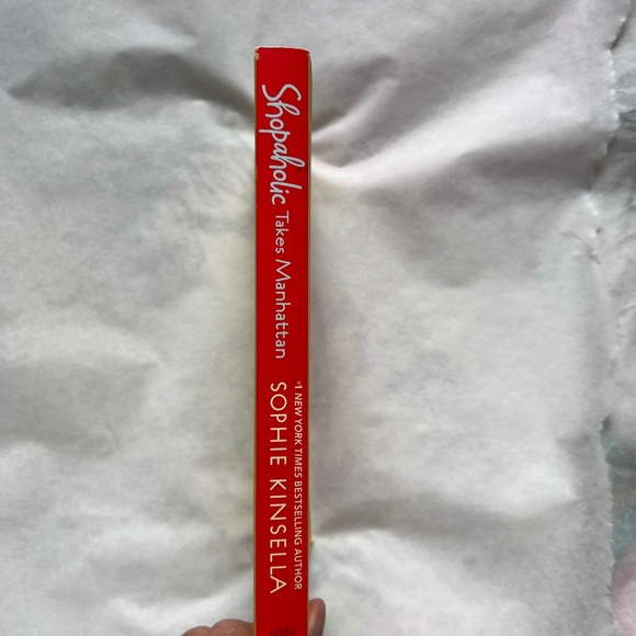 BARGAIN: FUN READING! 3 by S Kinsella + Shoe Addicts Anonymous by B Harbison - Picture 8 of 16